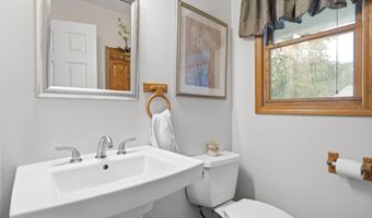 106 Halfmoon Dr, Altamont, NY 12009