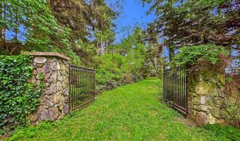 448 Tanglewood Rd, Arcata, CA 95521