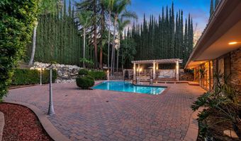 4446 Hayvenhurst Ave, Encino, CA 91436