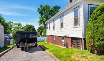 29 E Earle St, Cumberland, RI 02864