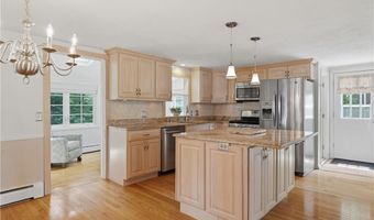 10 Sprague St, Cumberland, RI 02864