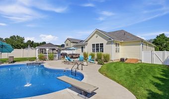 112 Farmington Cir, Agawam, MA 01030