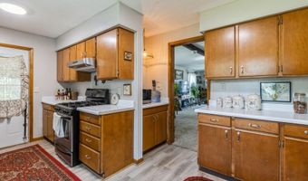 906 Grove St, Adel, IA 50003