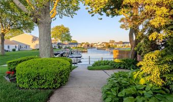 7 Harbor N, Amityville, NY 11701