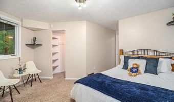 240 Pettis Ave NE, Ada, MI 49301