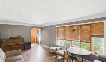 401 N College St, Agency, IA 52530