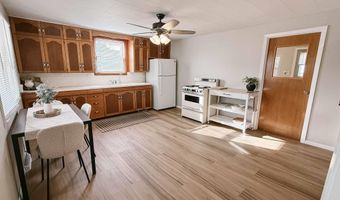 704 3rd Ave, Alton, IA 51003