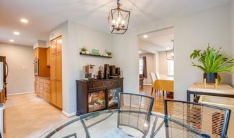 8217 CINDY Ln, Bethesda, MD 20817