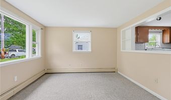 29 Rosedale Dr, Bristol, RI 02809