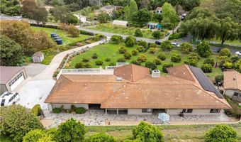 735 Del Valle Dr, Fallbrook, CA 92028