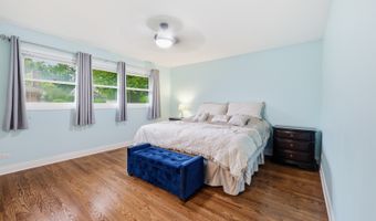 1132 S Fernandez Ave, Arlington Heights, IL 60005