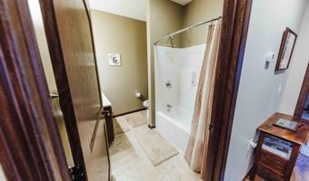 1716 Miller Ln, Aberdeen, SD 57401