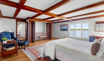 172 Eustis Ave, Newport, RI 02840