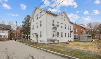 95 School St, Lincoln, RI 02865
