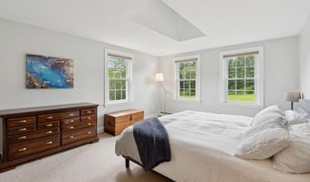2 Winsome Lea Rd, Falmouth, ME 04105