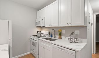 4367 AMERICANA Drive Unit F 104 F 104, Annandale, VA 22003