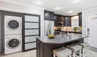 6924 FAIRFAX Dr 122, Arlington, VA 22213