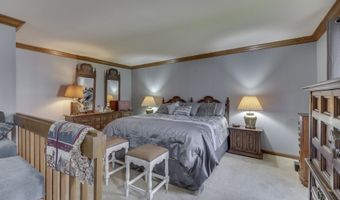 1521 Secretariat Ln, Indianapolis, IN 46217