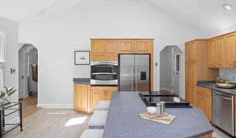 2323 N BURLINGTON St, Arlington, VA 22207