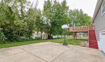 241 Valleyoak Ct, Ballwin, MO 63021