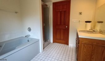 83 Lakeside Dr, Alloway, NJ 07461