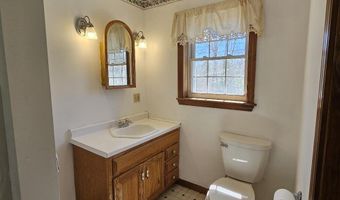 713 Mcgrath Pond Rd, Belgrade, ME 04917