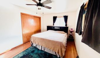 922 S Oak Ave, Aurora, MO 65605