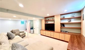 44 Tuckerman Ave, Middletown, RI 02842