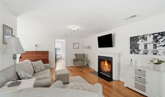 336 Dover Ave, East Providence, RI 02914