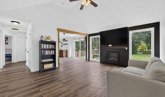 16913 Juniper Dr, Basehor, KS 66007