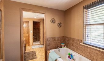 136 1st Ave, Alden, MN 56009