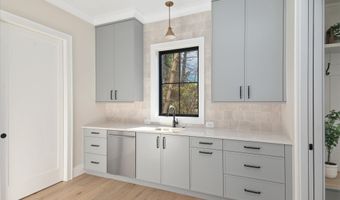 2929 N GREENCASTLE St, Arlington, VA 22207