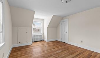 53 Admiral Kalbfus Rd, Newport, RI 02840
