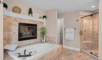 215 Beaumont Trl, Aurora, OH 44202