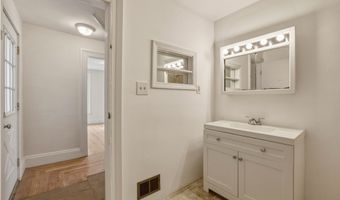 784 Howard Ave 2Nd Floor, Bridgeport, CT 06605