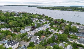 413 High St, Bristol, RI 02809