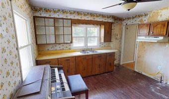 140 Evergreen Dr, Aliquippa, PA 15001