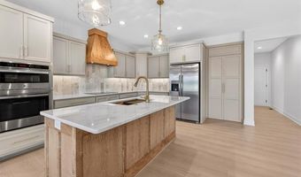 422 NE Lakota Dr, Adrian, MO 64720
