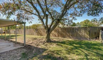 1813 Edgewood Dr, Aurora, MO 65605