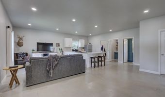 522 W 2nd St, Baxter Springs, KS 66713