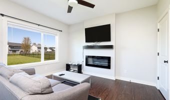 5421 Rowling Dr, Ames, IA 50014