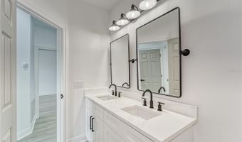 5718 SEA TURTLE Pl, Apollo Beach, FL 33572