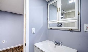8 Ashby St, Johnston, RI 02919