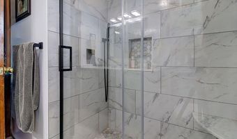 21 Beacon St, Johnston, RI 02919