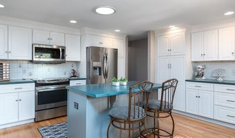 26 High St, North Kingstown, RI 02852