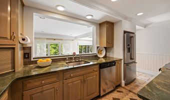 754 Rustic Ln, Cheshire, CT 06410