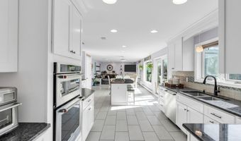 20 Dune Dr, Bayville, NJ 08721