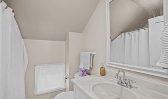 12 Hammond St, Newport, RI 02840