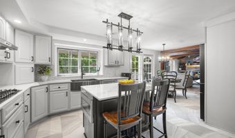 37 Birchwood Cir, Bedford, NH 03110