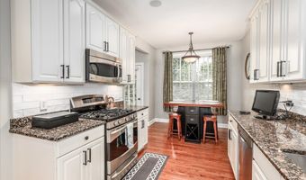 18 Lawrence Ave 18, Danbury, CT 06810